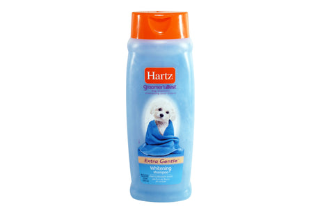 Hartz Whitening Shampoo 532mL, enhances light coats, combats discoloration, with a cherry blossom scent for radiant shine.