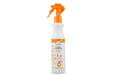 Nootie Daily Spritz in Warm Vanilla Cookie, a 236mL spray for conditioning pets' coats and moisturizing skin with a soothing scent.