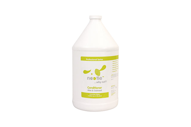 Nootie Dog Shampoo in Cucumber Melon scent, 3.78L, gently cleans and soothes dry skin for vibrant, healthy coats.