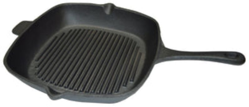 Square 29x29cm cast iron grill pan with ribbed bottom for searing, grilling, and optimal heat retention.