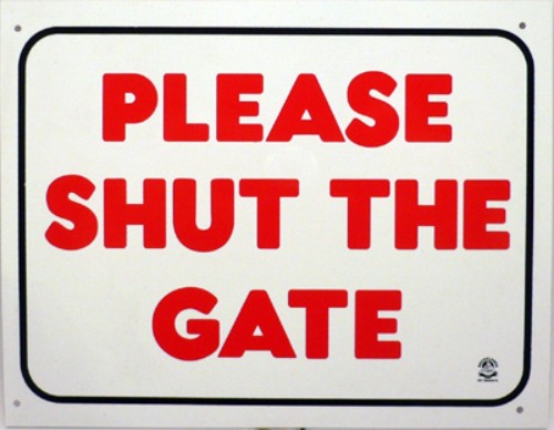Plastic Sign -  'Please Shut The Gate'