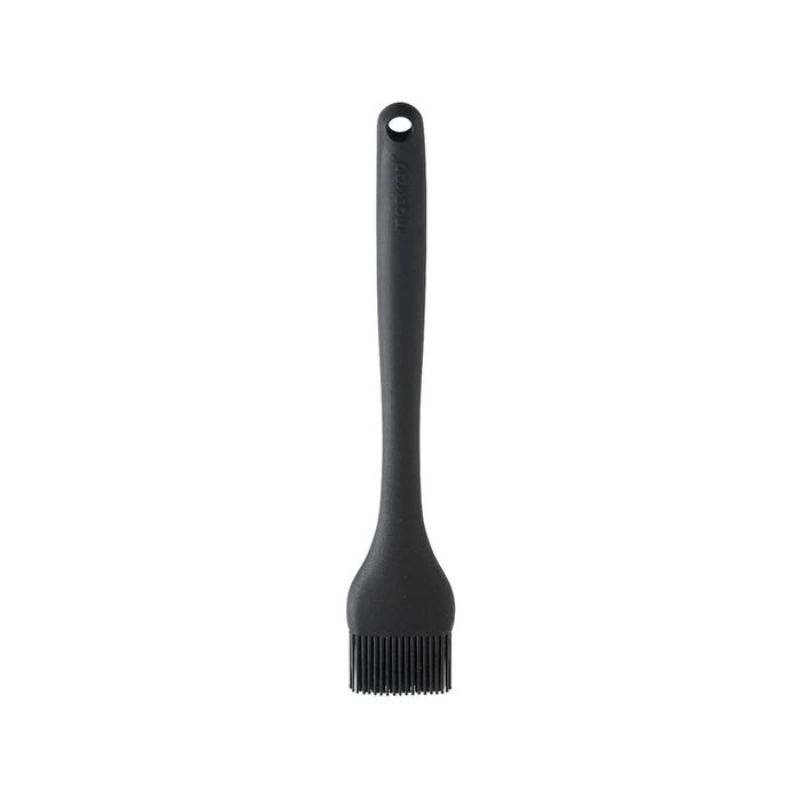 Mastrad 26cm black silicone brush, ideal for basting and glazing, made of flexible, heat-resistant silicone.