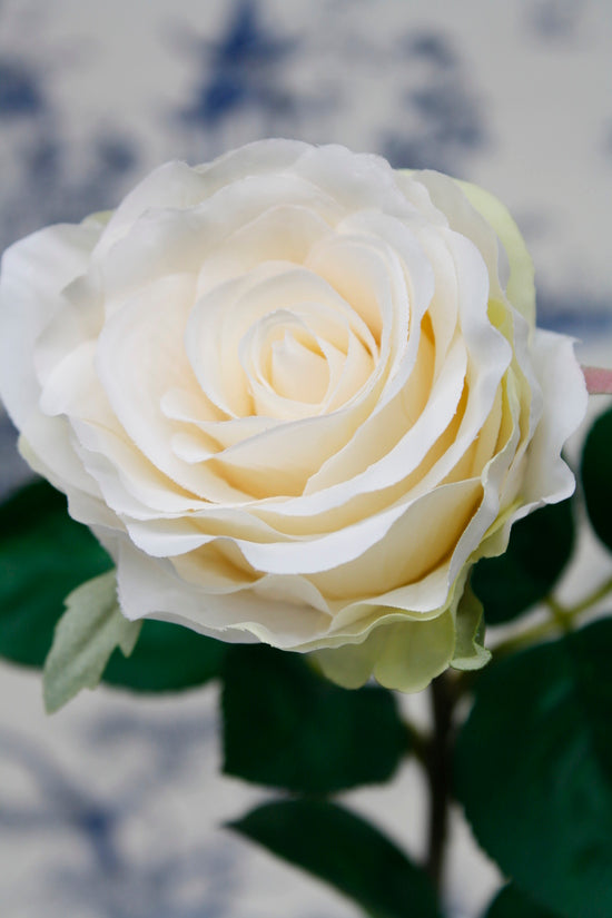 Life-like cream Chelsea Rose artificial flower, 47cm tall with 8cm head, perfect for elegant home decor and event centerpieces.