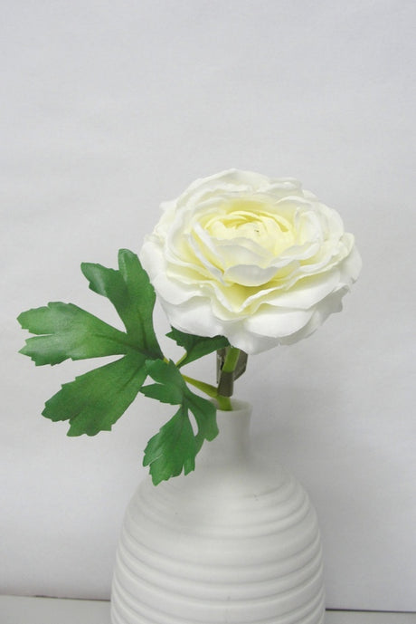 White Ranunculus silk flower stem, 28cm long, perfect for home decor, weddings, and seasonal celebrations.