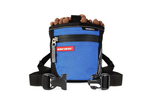 EzyDog SnakPak Blue: stylish dog treat pouch with magnetic opening, 650ml capacity, adjustable waist strap, and easy-clean liner.