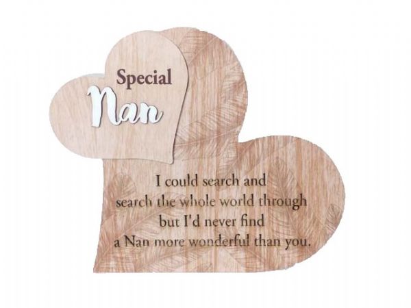 Wooden heart decor measuring 18x15cm, perfect as a gift or romantic accent for any room, adding warmth and style.