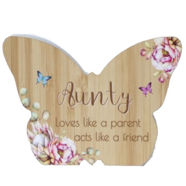 Wooden butterfly plaque measuring 10x15 cm, adding joy and elegance to any room with its intricate design and natural finish.