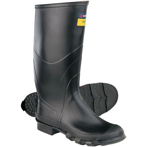 Durable Perth Men's Gumboots in Size 6 with cushioned innersole and cleated sole, perfect for outdoor activities.