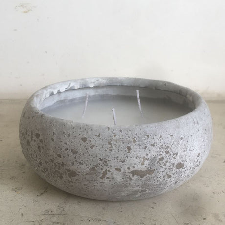 Multi wick candle (16 x 6cm) with eco-friendly wax, ideal for creating a warm ambiance and relaxing atmosphere.