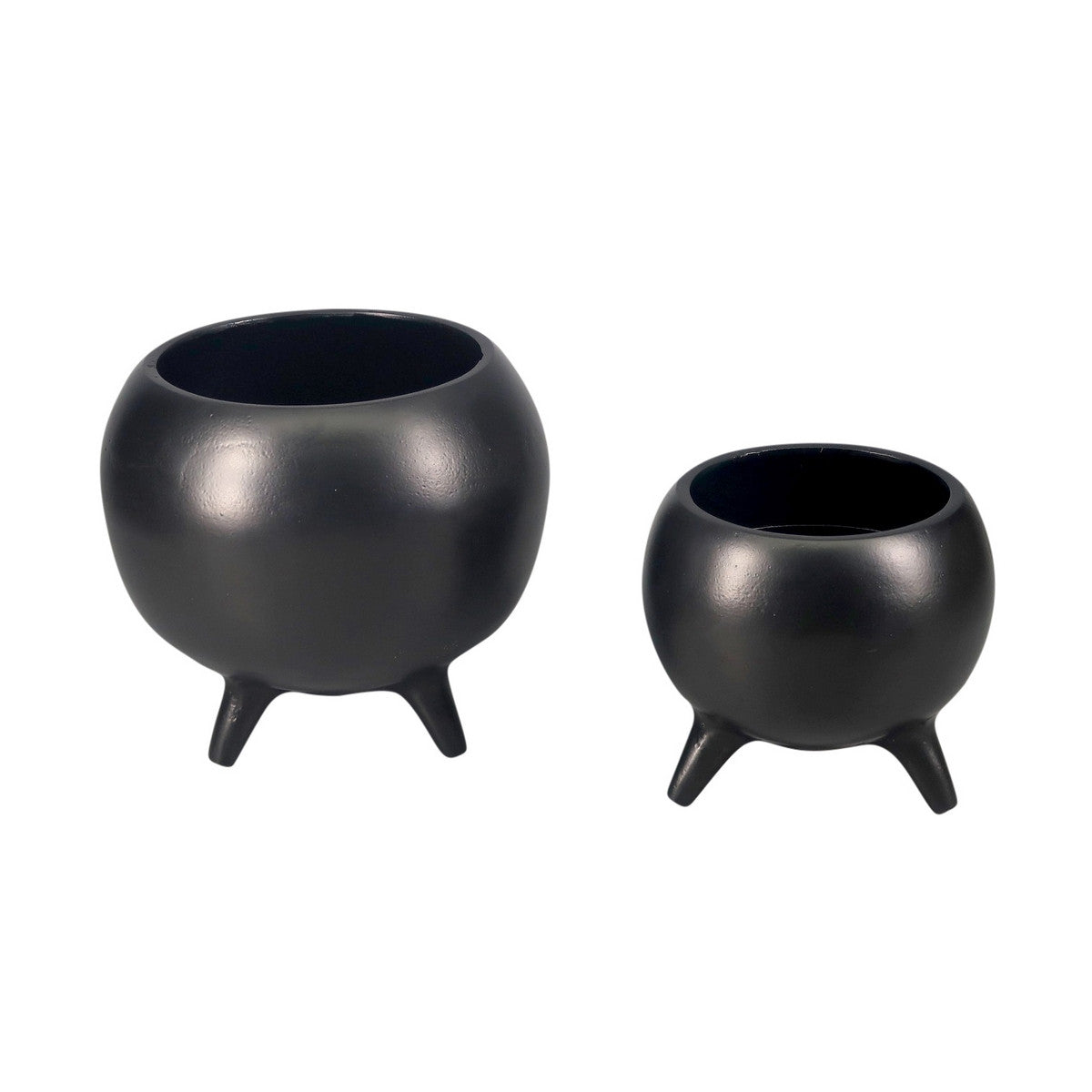 Elegant black aluminium pot on three legs, ideal for indoor or outdoor plants, combining style with stability.