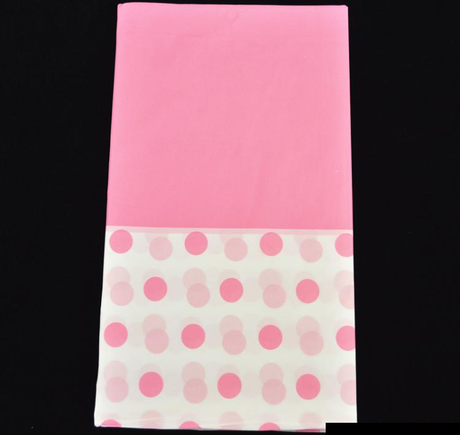 Light pink plastic table cover with a dot pattern, 137 x 274 cm, perfect for events and easy to clean.