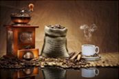 Metal wall art featuring a stylish coffee grinder design, perfect for coffee lovers and home decor at 20 x 30 cm.