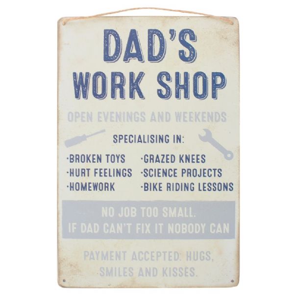 Rustic metal wall art sign featuring "Dad's Workshop," perfect for celebrating craftsmanship and fatherhood. 30x20 cm.