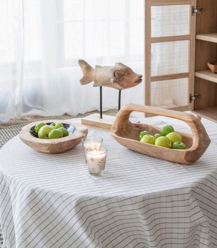 Teak rectangular tray with handle, showcasing unique grain, ideal for serving or displaying decorative objects, 38.5cm.