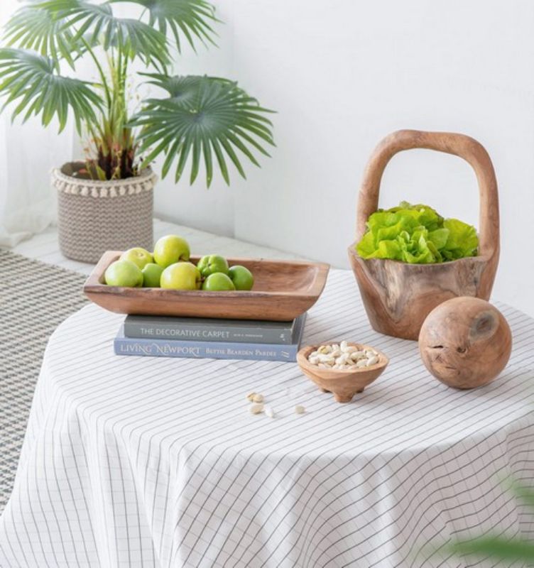 Teak rectangular bowl with handle, 33cm, featuring a unique wood grain, perfect for serving and home decor.