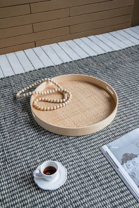 Natural rattan tray (50cm) for serving snacks and organizing, adding rustic charm and durability to any decor.
