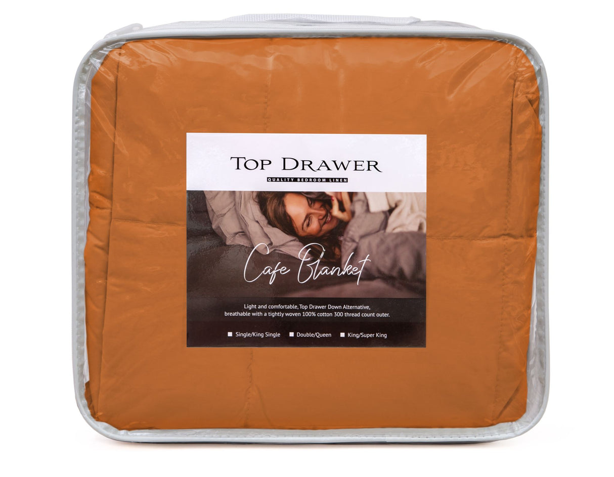 Plush 100% cotton blanket, 230x230cm, lightweight down alternative fill, hypoallergenic, machine washable for year-round comfort.