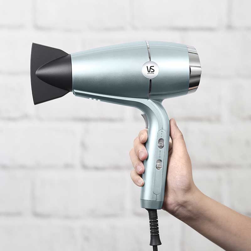 Lightweight VS Sassoon Hydro Smooth Hair Dryer with 2100W power, Advanced Plasma Ions for fast drying and frizz-free results.