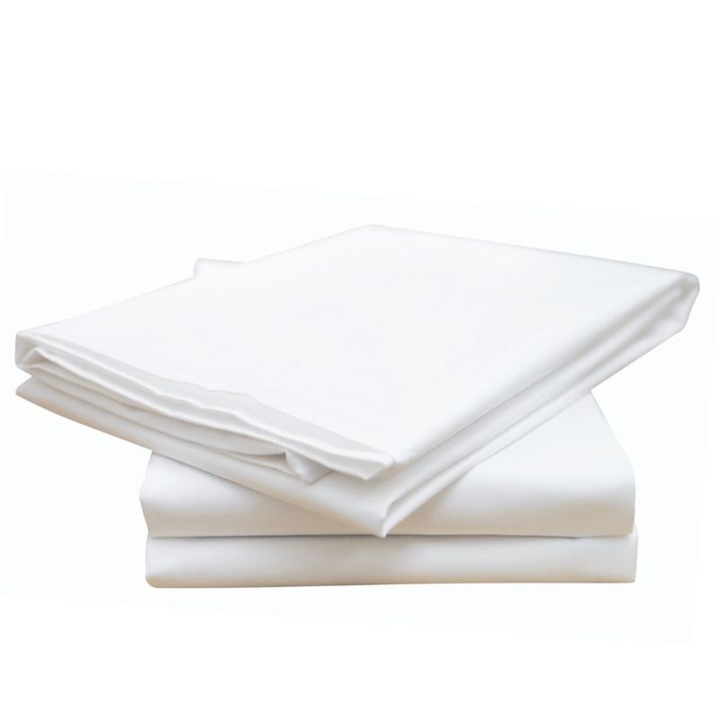 Luxurious white pillow slip made from 50% cotton and 50% polyester, wrinkle-resistant, 220 thread count, 48 x 74 cm.