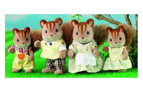 Walnut Squirrel Family set featuring Cedric, Yardley, Ralph, and Saffron for imaginative play and storytelling.