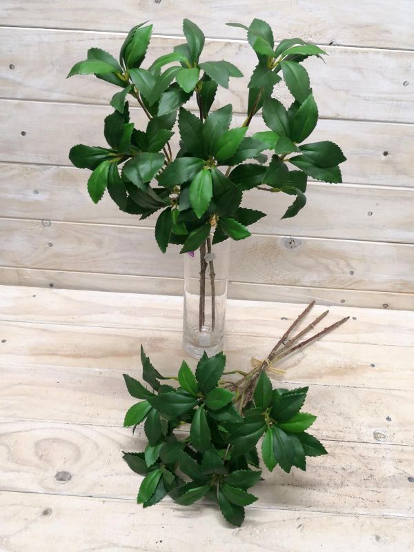Vibrant green Artificial Osmanthus Leaf Bundle, perfect for elegant decor, floral arrangements, or centerpieces.
