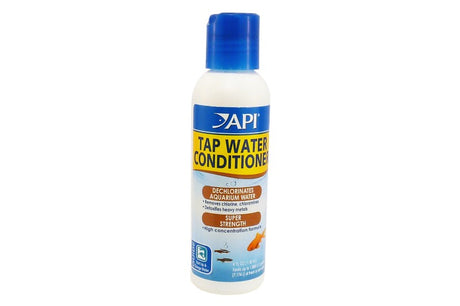 API Tap Water Conditioner 118mL instantly removes chlorine and detoxifies metals for a safe aquatic environment.