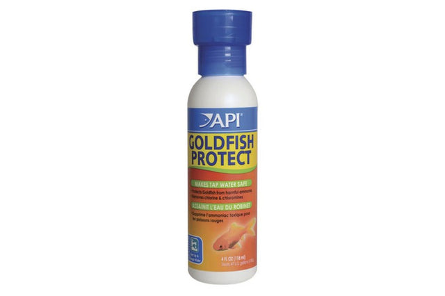 API Goldfish Protect 118ml water conditioner makes tap water safe for goldfish, removing harmful chemicals and boosting fish health.