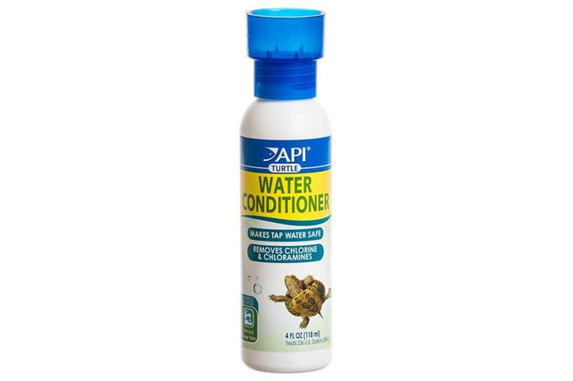 API Turtle Water Conditioner 118mL removes harmful chemicals, ensuring safe and healthy habitats for turtles and reptiles.