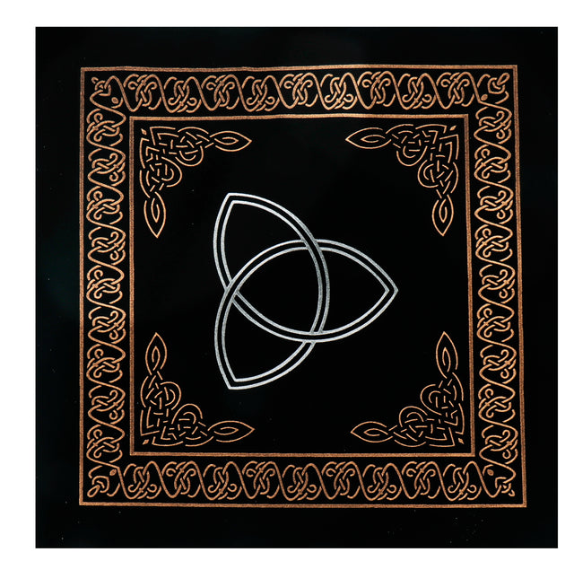 Soft velvet divination cloth with intricate Triquetra Rune, ideal for enhancing tarot readings and spiritual rituals.