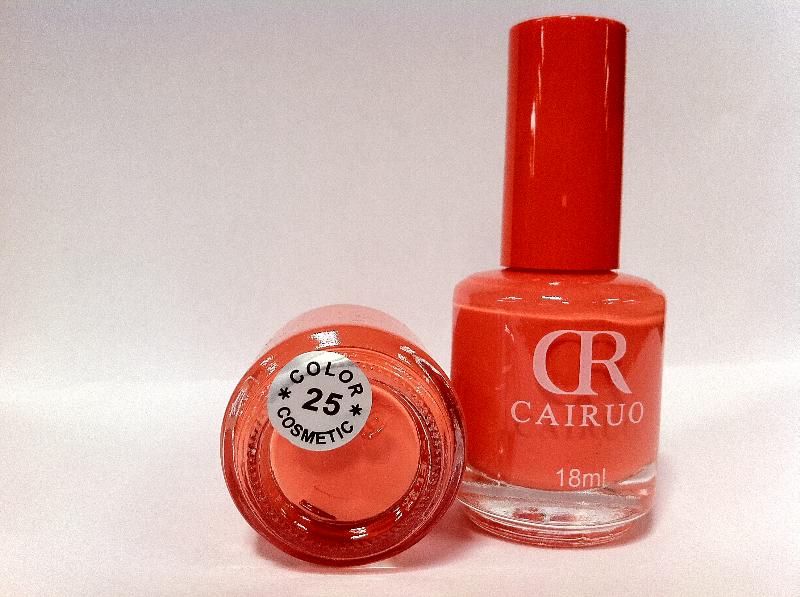 Vibrant 18ml nail polish set of 12 in shade #025, perfect for salon-quality manicures at home.