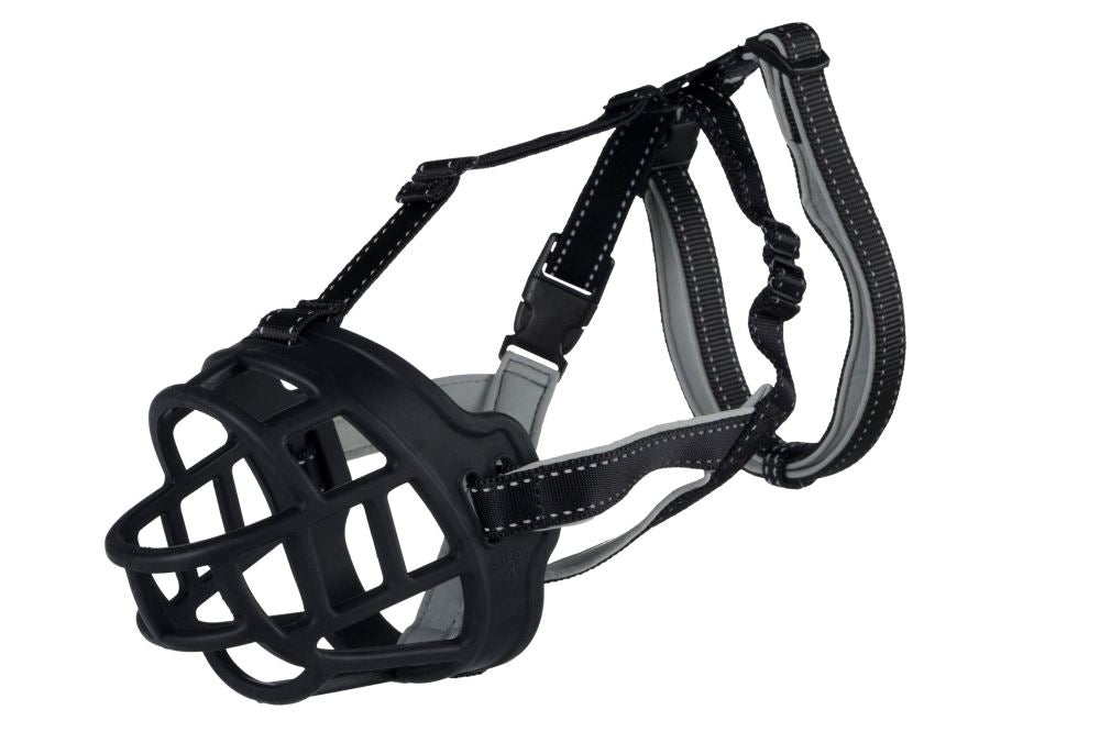 Trixie Muzzle Flex Silicone Large: a black ergonomic muzzle for safe, comfortable outings, allowing panting, drinking, and treats.