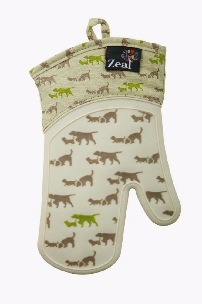 Heat-resistant silicone Dog Oven Glove by ZEAL, designed for comfort and safety while baking for your furry friend.
