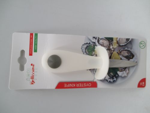 Stainless steel 15cm oyster knife with ergonomic handle for safe and effortless oyster opening in any seafood setting.