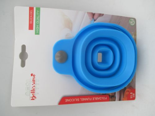 Foldable Silicone Funnel made of high-quality silica gel, collapsible for easy storage, perfect for pouring liquids and powders.