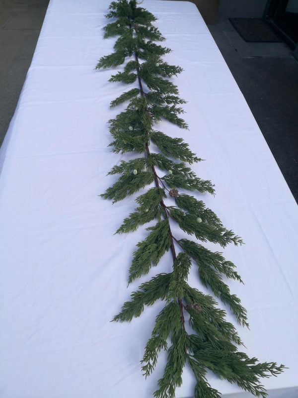 Realistic 180cm juniper pine garland with seeds, perfect for year-round home decor and effortless styling.