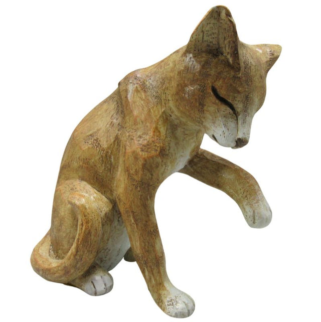 Cat figurine with a wood effect, crafted from durable poly resin, measuring 11 x 7 x 13 cm, perfect for home decor.