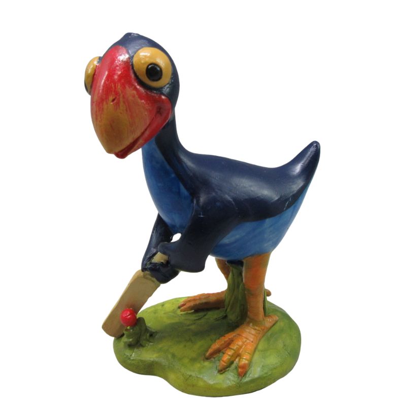 Pukeko figurine playing cricket, crafted from poly resin, 7x5x10 cm, vibrant colors, ideal for cricket enthusiasts.