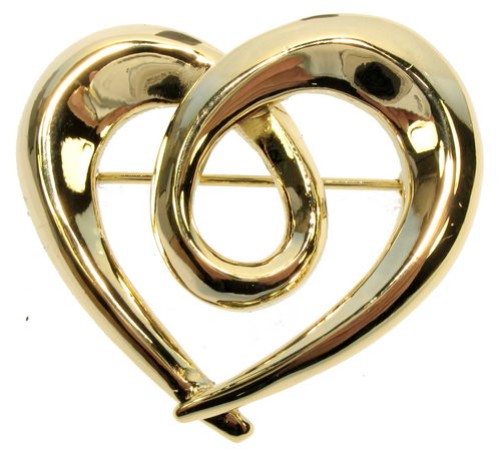 Gold heart brooch measuring 4cm x 3.6cm, perfect for adding elegance to any outfit or occasion.