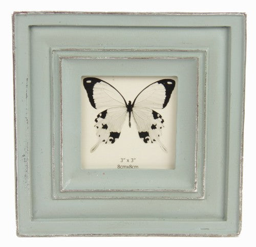 Classical blue polyresin photo frame, 8x8 cm, elegantly showcases photos while enhancing any decor style.