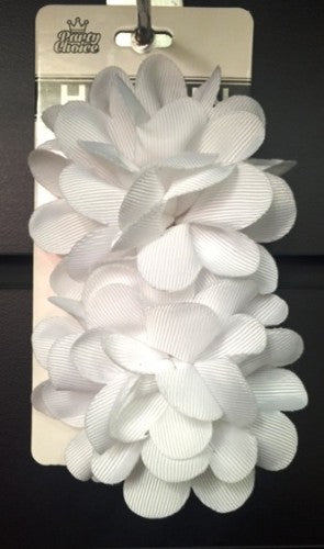 Elegant white flower-shaped hair pin, 5cm, perfect for weddings and everyday styles, now available at clearance price.