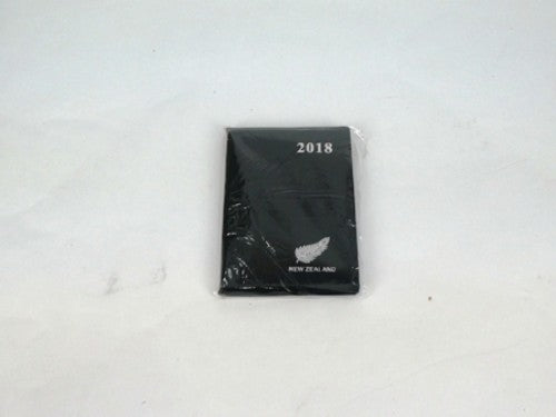 Compact black 2018 pocket diary with 96 pages for weekly planning and organization, ideal for professionals and students.