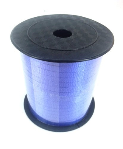 Blue curling ribbon roll, 5mm wide and 225cm long, perfect for elegant gift wrapping and creative crafting projects.