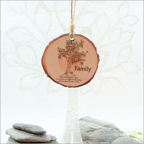 Wood slice ornament featuring a laser-cut family tree design, perfect for Christmas decor and gifting.