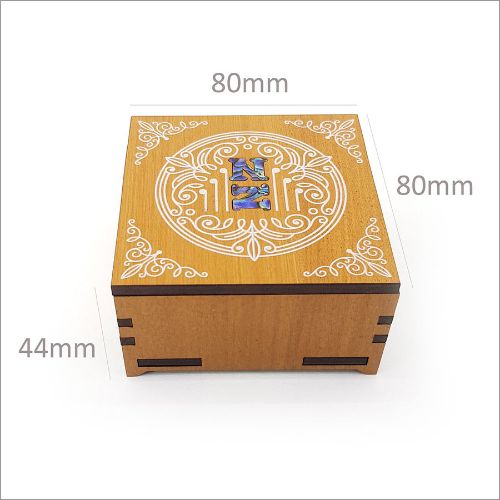 Small square trinket box with NZ paua inlay, crafted from premium veneer, perfect for storing keepsakes and enhancing decor.