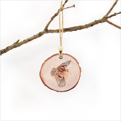 Wood slice ornament featuring exquisite designs and rustic charm, perfect for Christmas trees and gifting.