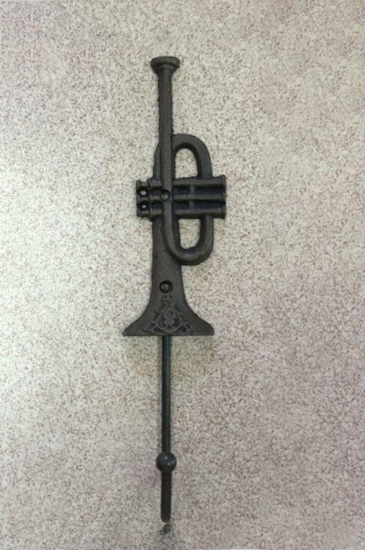 Vintage-style cast iron Trumpet Hook, measuring 24 x 6 x 5 cm, ideal for organizing coats and bags with charm.