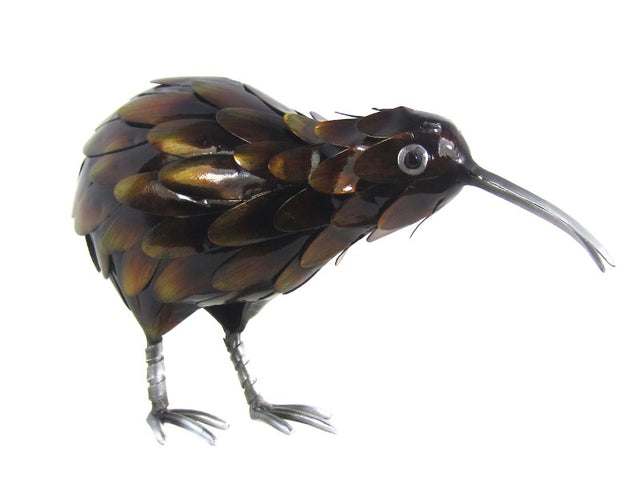 Charming 14x23cm metal-free Kiwi feeding ornament, perfect for home decor and attracting wildlife.