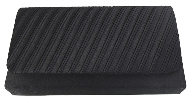 Elegant black crinkle evening bag with 120cm silver chain, perfect for parties and formal events.