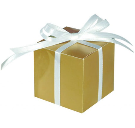 Shiny gold paper favour boxes in a 100-unit pack, perfect for weddings and events, measuring 2.25" square.