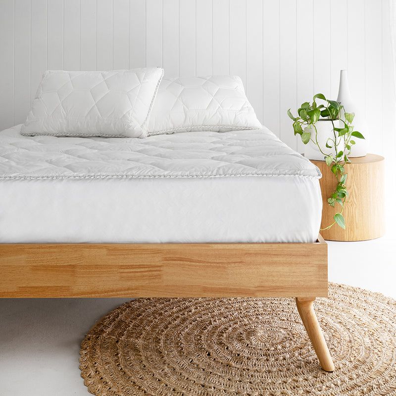 King Single Sonar Thermal Balancing Mattress Topper featuring OUTLAST® technology for optimal heat regulation and comfort.
